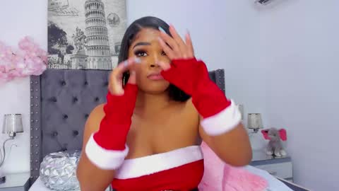 NahiaraReina  online show from 12/01/24, 04:29