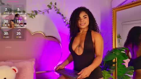 NahiaraReina  online show from 02/25/26, 01:43