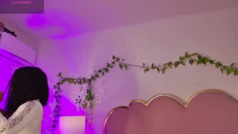 NahiaraReina  online show from 06/07/26, 02:10