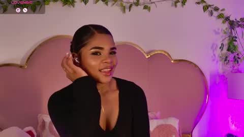 NahiaraReina  online show from 06/11/26, 03:32