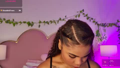 NahiaraReina  online show from 07/03/26, 02:01