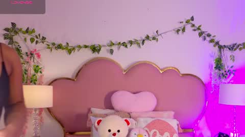 NahiaraReina  online show from 07/25/26, 01:41