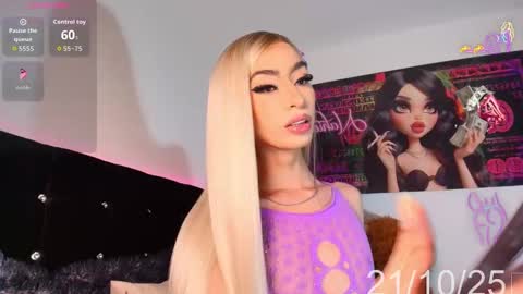 Snapshot of nahiavictoria chatting on 10/21/25, 12:39 NahiaVictoria  online show from 10/21/25, 12:39