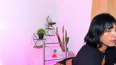 Snapshot of nahomi28 chatting on 11/08/25, 05:45 Naomi online show from 11/08/25, 05:45