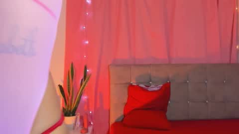 Snapshot of nahomi28 chatting on 11/14/25, 08:51 Naomi online show from 11/14/25, 08:51