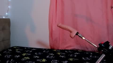 Snapshot of nahomi28 chatting on 12/13/25, 08:04 Naomi online show from 12/13/25, 08:04