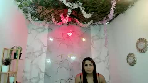 Snapshot of nahomi_hot2002 chatting on 05/01/26, 12:32 nahomi_hot2002 online show from 05/01/26, 12:32