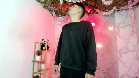 Snapshot of nahomi_hot2002 chatting on 05/11/26, 12:22 nahomi_hot2002 online show from 05/11/26, 12:22