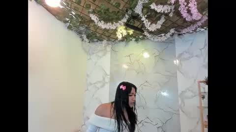Snapshot of nahomi_hot2002 chatting on 06/04/26, 01:17 nahomi_hot2002 online show from 06/04/26, 01:17
