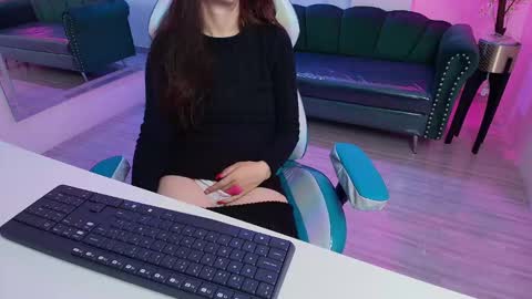 Nahomi online show from 02/19/25, 06:33