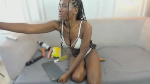 Snapshot of nahomi_williams_ chatting on 05/27/26, 12:24 Nahomi online show from 05/27/26, 12:24