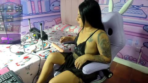 Snapshot of nahomy_ember chatting on 10/07/25, 11:40 nahomy online show from 10/07/25, 11:40