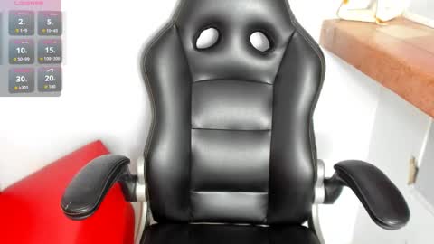 Snapshot of nahomy_ember chatting on 10/12/25, 04:11 nahomy online show from 10/12/25, 04:11