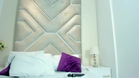 Snapshot of nahomy_harperr chatting on 12/17/25, 06:14 NAHOMY online show from 12/17/25, 06:14