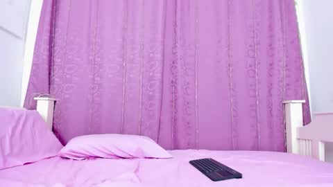 nahomy_smiith_ online show from 11/15/25, 10:04