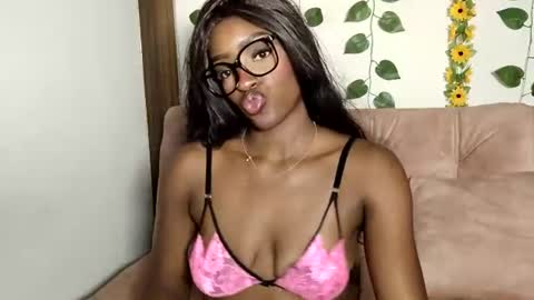 Nahomy  online show from 07/08/26, 12:04