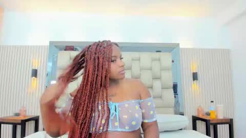 Snapshot of nahomye_taylor chatting on 10/22/25, 02:56 Nahomye online show from 10/22/25, 02:56