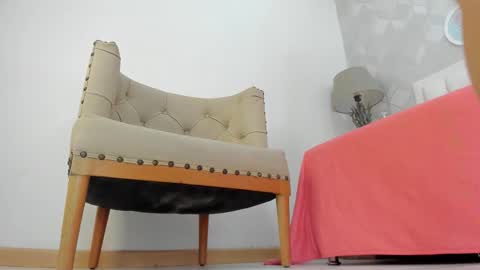 naia_cox online show from 11/22/25, 03:49