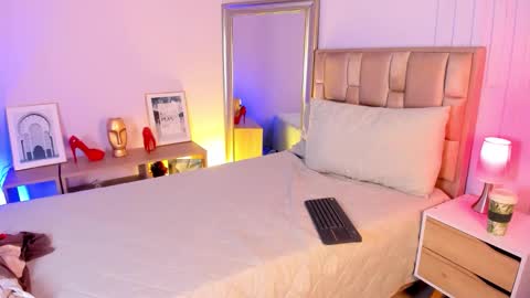 Ana online show from 11/06/25, 09:05