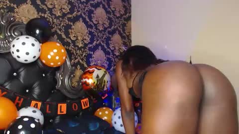 Snapshot of naiagils chatting on 10/30/25, 07:58 Naia online show from 10/30/25, 07:58