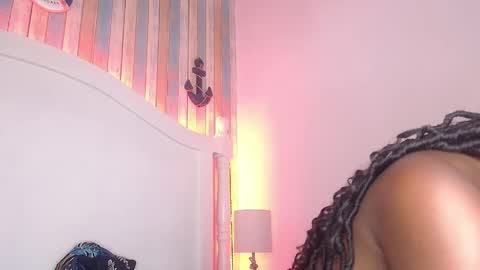 Snapshot of naiagils chatting on 11/21/25, 09:24 Naia online show from 11/21/25, 09:24