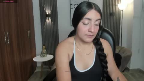 Snapshot of naiah_blue chatting on 06/19/26, 06:56 naiah_blue online show from 06/19/26, 06:56