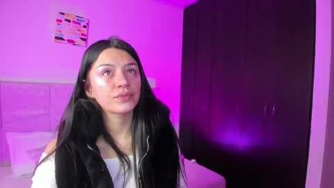 naiavoss online show from 11/18/25, 12:20