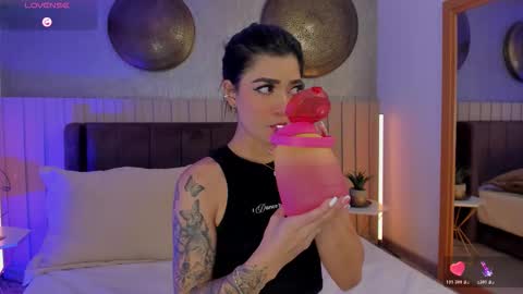 Naisha Ford online show from 11/21/25, 04:55