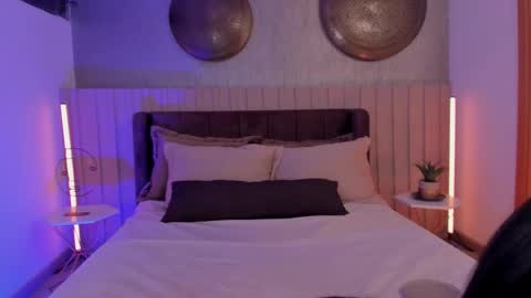 Naisha Ford online show from 11/28/25, 03:31