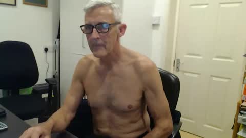 nakedcarpenteruk online show from 12/16/25, 06:57