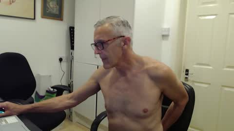 nakedcarpenteruk online show from 06/03/26, 04:23