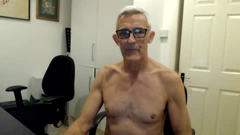nakedcarpenteruk online show from 06/14/26, 10:50