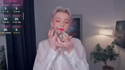 Kate online show from 10/19/25, 11:44