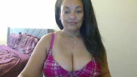 Snapshot of nala_thickk chatting on 12/09/24, 03:44 Nala Thickk online show from 12/09/24, 03:44