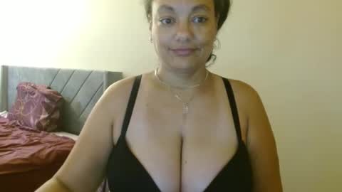 Snapshot of nala_thickk chatting on 12/15/24, 12:49 Nala Thickk online show from 12/15/24, 12:49