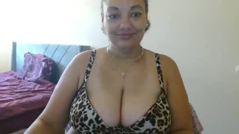 Snapshot of nala_thickk chatting on 12/17/24, 01:16 Nala Thickk online show from 12/17/24, 01:16