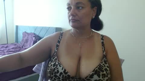 Snapshot of nala_thickk chatting on 12/17/24, 05:36 Nala Thickk online show from 12/17/24, 05:36