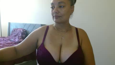 Snapshot of nala_thickk chatting on 12/19/24, 05:50 Nala Thickk online show from 12/19/24, 05:50