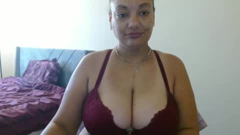 Snapshot of nala_thickk chatting on 12/22/24, 02:06 Nala Thickk online show from 12/22/24, 02:06