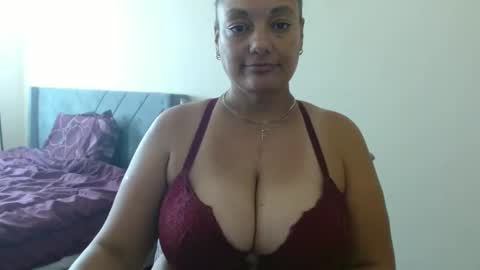 Snapshot of nala_thickk chatting on 12/22/24, 05:53 Nala Thickk online show from 12/22/24, 05:53