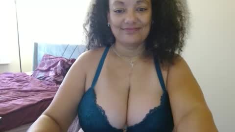 Snapshot of nala_thickk chatting on 12/26/24, 02:05 Nala Thickk online show from 12/26/24, 02:05