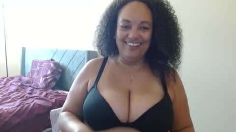 Snapshot of nala_thickk chatting on 12/28/24, 04:30 Nala Thickk online show from 12/28/24, 04:30