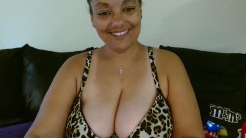 Snapshot of nala_thickk chatting on 10/07/25, 05:43 Nala Thickk online show from 10/07/25, 05:43