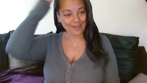 Snapshot of nala_thickk chatting on 10/21/25, 06:08 Nala Thickk online show from 10/21/25, 06:08
