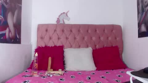 NALAROY online show from 11/25/25, 04:56