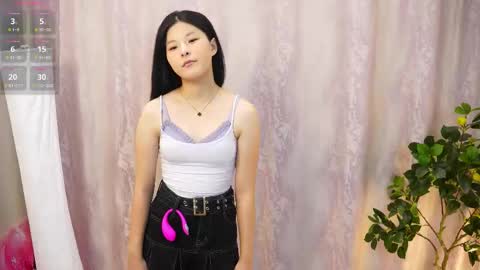 Snapshot of namguillot chatting on 12/15/25, 03:11 Sol online show from 12/15/25, 03:11