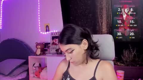 nami_white online show from 10/27/25, 10:25