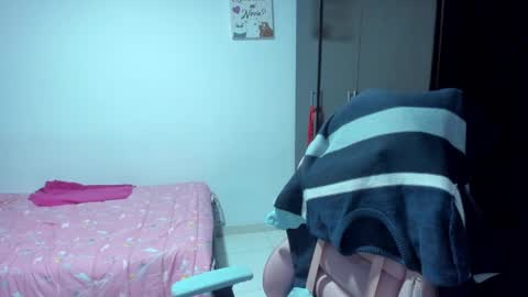 Snapshot of namibecker chatting on 02/15/25, 02:04 Nami online show from 02/15/25, 02:04
