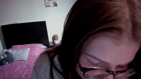 Snapshot of namibecker chatting on 11/15/25, 06:59 Nami online show from 11/15/25, 06:59