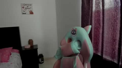 Snapshot of namibecker chatting on 11/16/25, 08:25 Nami online show from 11/16/25, 08:25